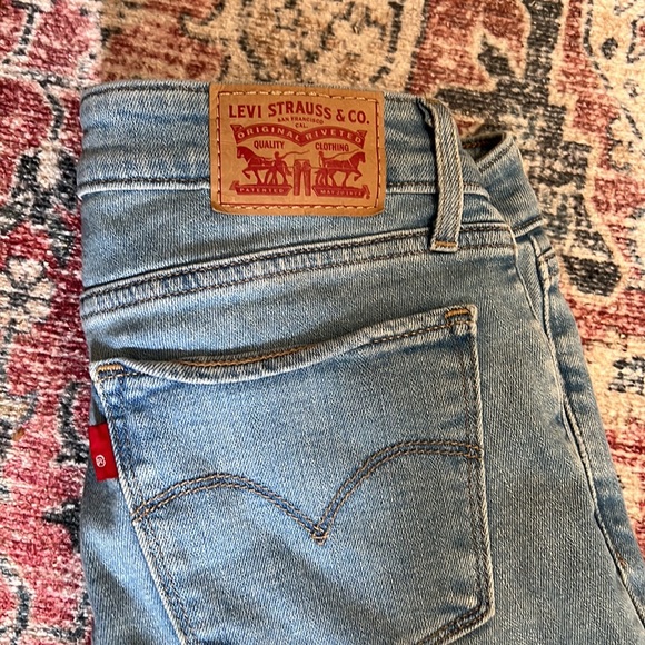 Levi's 711 Skinny Jeans - Picture 2 of 3